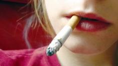 Rauchen - Zehn Tipps zum Aufhören, Frau, Rauchen, Zigarette