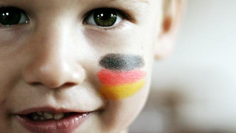 Fußball-WM: Kind mit Deutschlandflagge auf der Wange, Fußball, WM