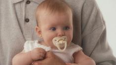 Kleinkind mit Schnuller, Baby, Säugling, Kind, Kleinkind, Schnuller