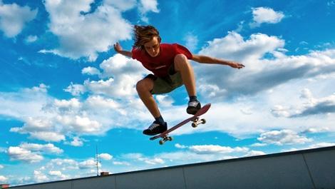 Sportsuch: Skateboarder in der Luft, Skating, Sport, Sportsucht